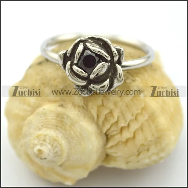 small rose ring with black crystal r002221