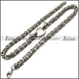 8mm wide chainmaille chain necklace with 2 wolf heads n002244