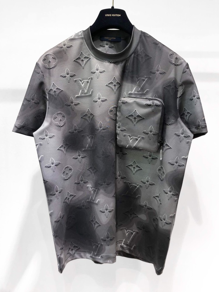 Louis Vuitton t-shirt in grey polyamide with 3D monogram effect - DOWNTOWN  UPTOWN Genève