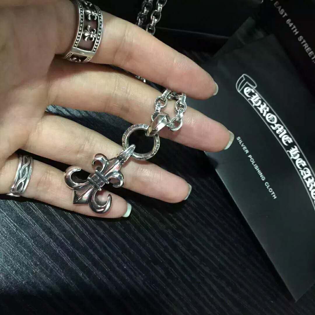 美品CHROME HEARTS クロムハーツ ネックレス シルバー 925 CHROME HEARTS ≪ 新品 ≫ クロムハーツ ラージダブル CHクロス