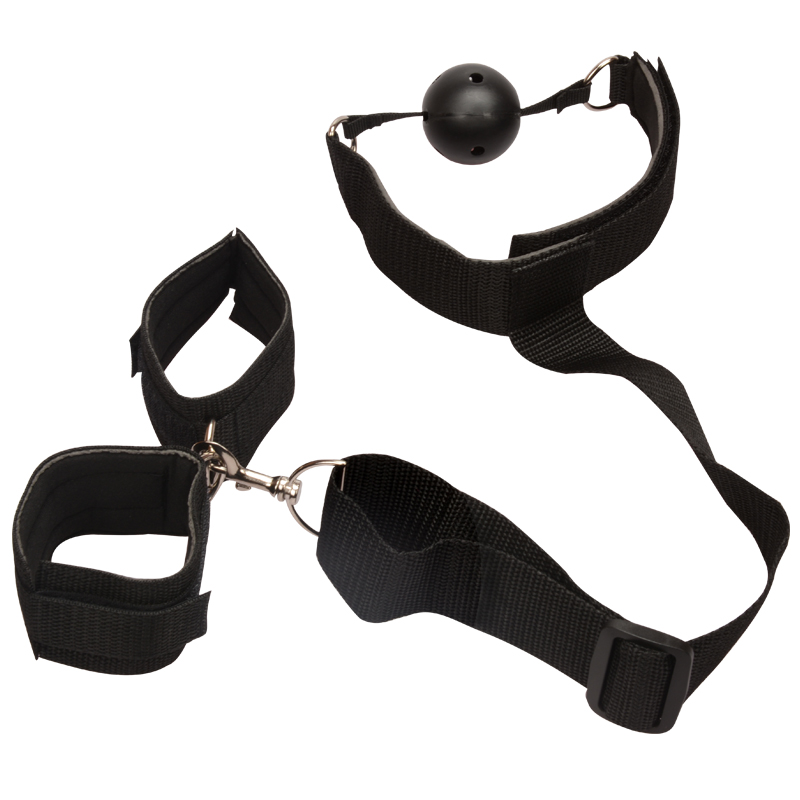 Фетиш с помощью эротического набора Blindfold Ball Gag